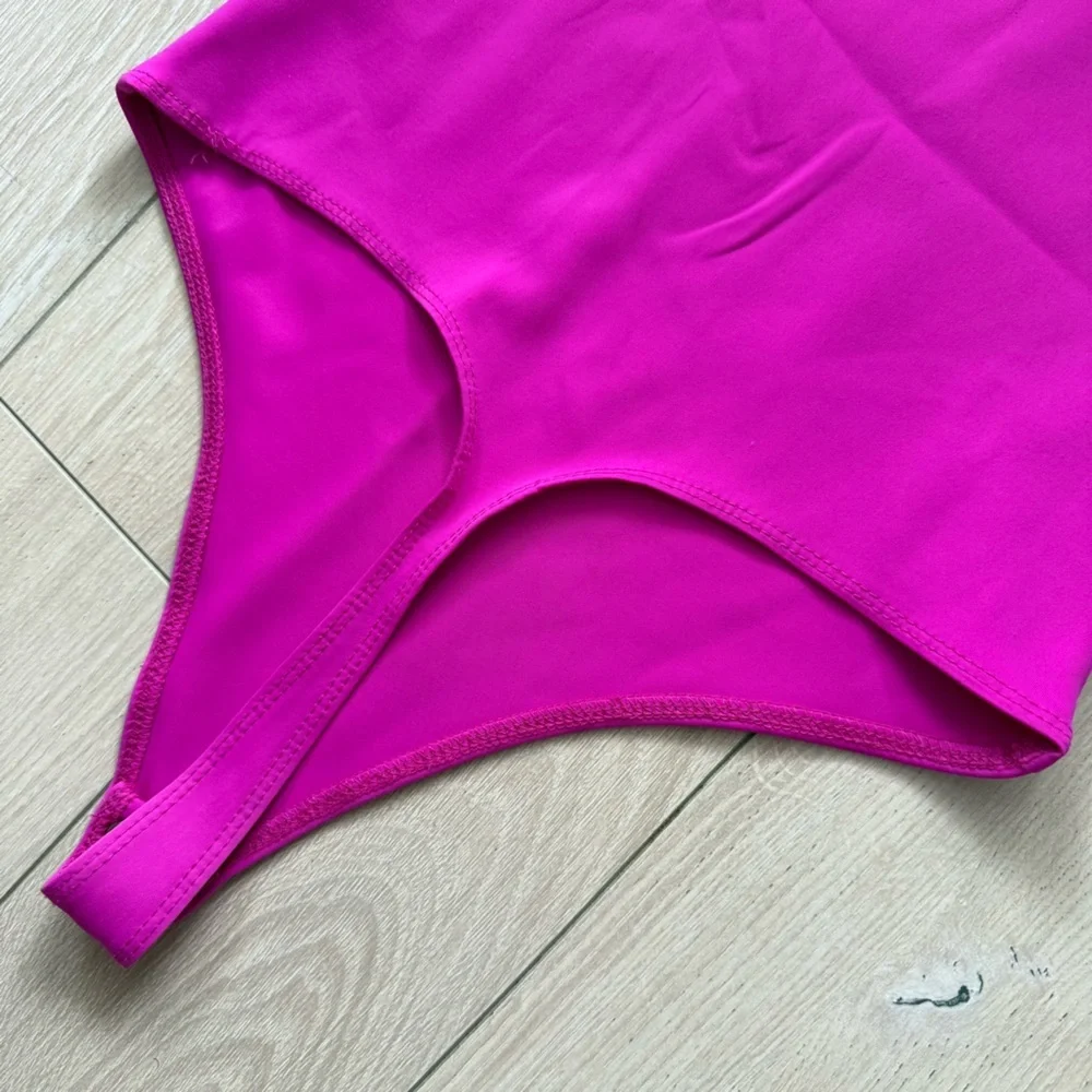 Good American Modern Scuba Tank Bodysuit in Fuchsia Pink Women’s Size 2 - Picture 5 of 11